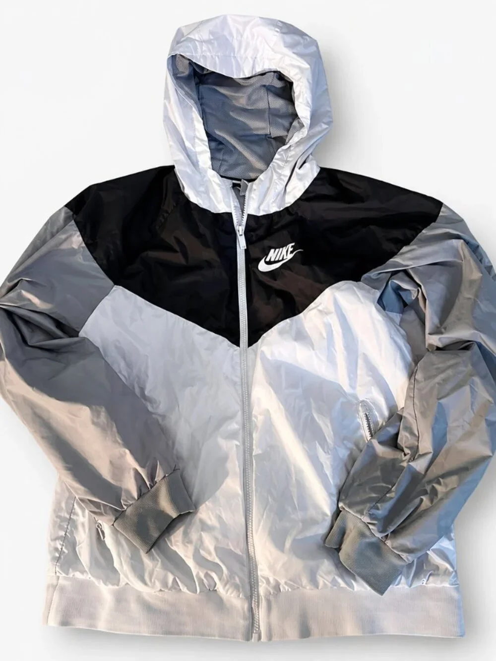 Nike Windrunner Hooded Jacket – Youth XL (18–20) – Black/Gray/White